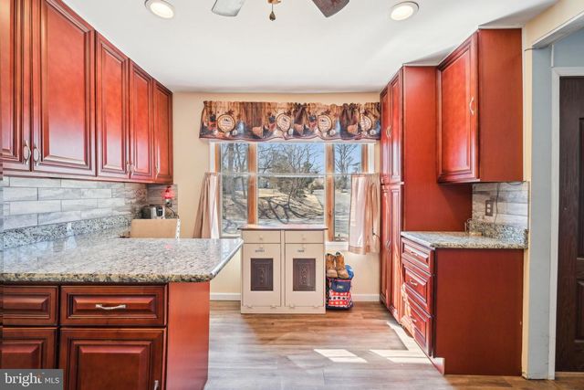 313 MAPLE RD, Mount Laurel, NJ 08054