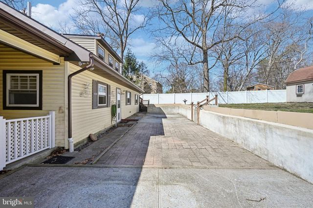 313 MAPLE RD, Mount Laurel, NJ 08054
