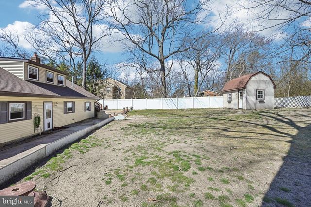 313 MAPLE RD, Mount Laurel, NJ 08054