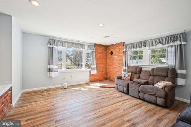 313 MAPLE RD, Mount Laurel, NJ 08054