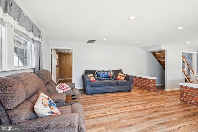 313 MAPLE RD, Mount Laurel, NJ 08054
