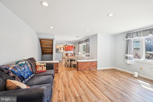 313 MAPLE RD, Mount Laurel, NJ 08054