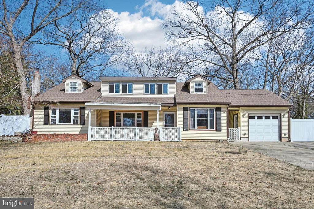 313 MAPLE RD, Mount Laurel, NJ 08054