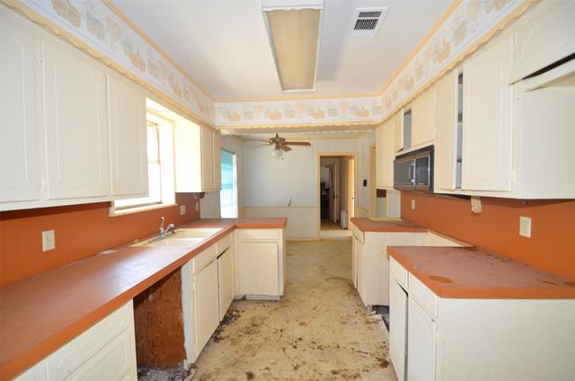 1705 W Shields Drive, Sherman, TX 75092