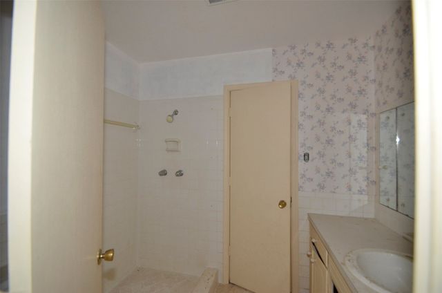 1705 W Shields Drive, Sherman, TX 75092