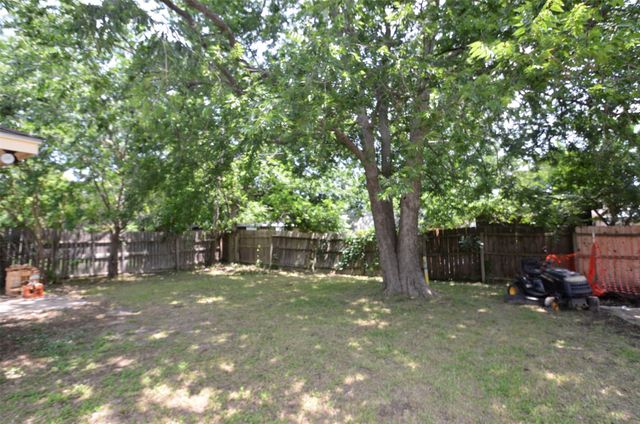 1705 W Shields Drive, Sherman, TX 75092