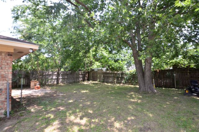 1705 W Shields Drive, Sherman, TX 75092