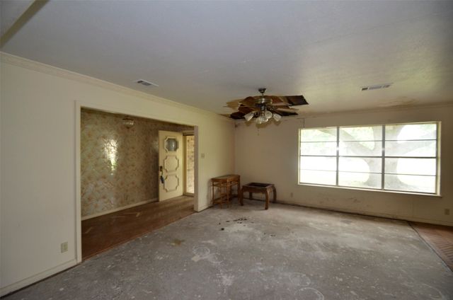 1705 W Shields Drive, Sherman, TX 75092