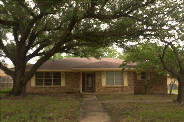 1705 W Shields Drive, Sherman, TX 75092