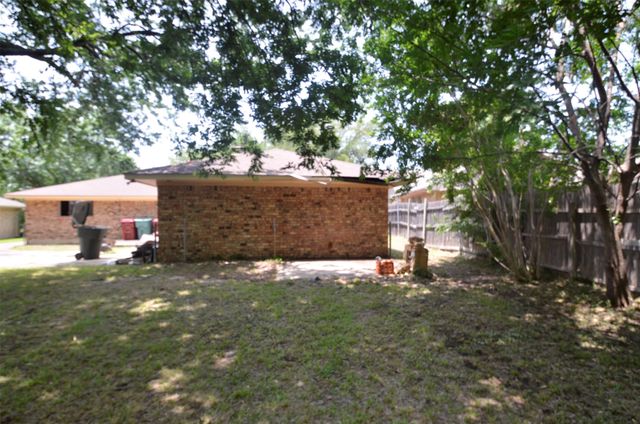 1705 W Shields Drive, Sherman, TX 75092