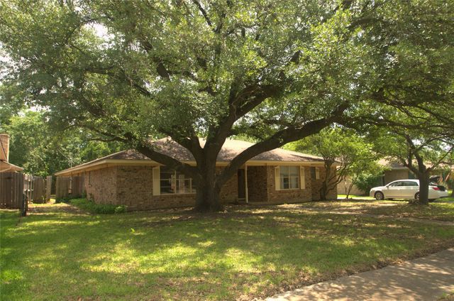 1705 W Shields Drive, Sherman, TX 75092