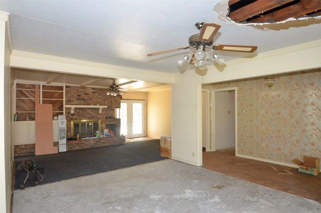 1705 W Shields Drive, Sherman, TX 75092