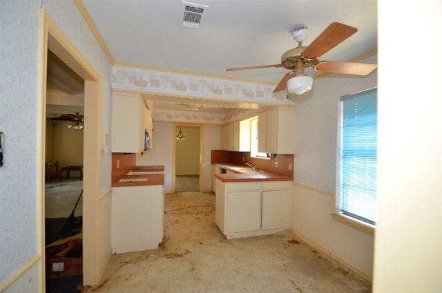 1705 W Shields Drive, Sherman, TX 75092