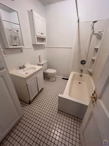 1167 SW Wayne AVE, Topeka, KS 66604