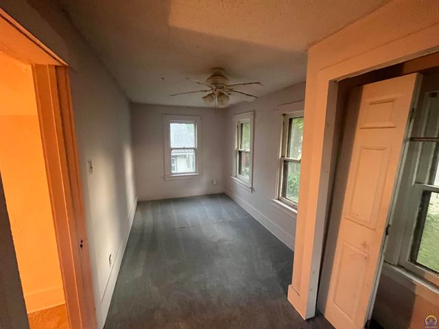 1167 SW Wayne AVE, Topeka, KS 66604