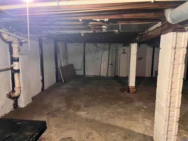 1167 SW Wayne AVE, Topeka, KS 66604