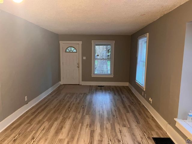 1167 SW Wayne AVE, Topeka, KS 66604