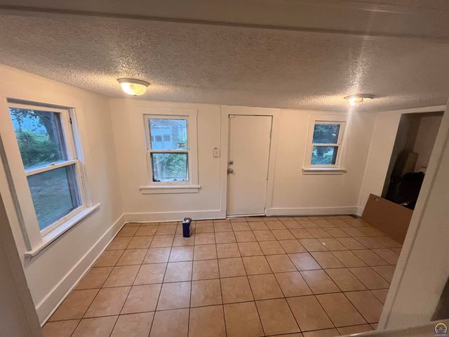 1167 SW Wayne AVE, Topeka, KS 66604