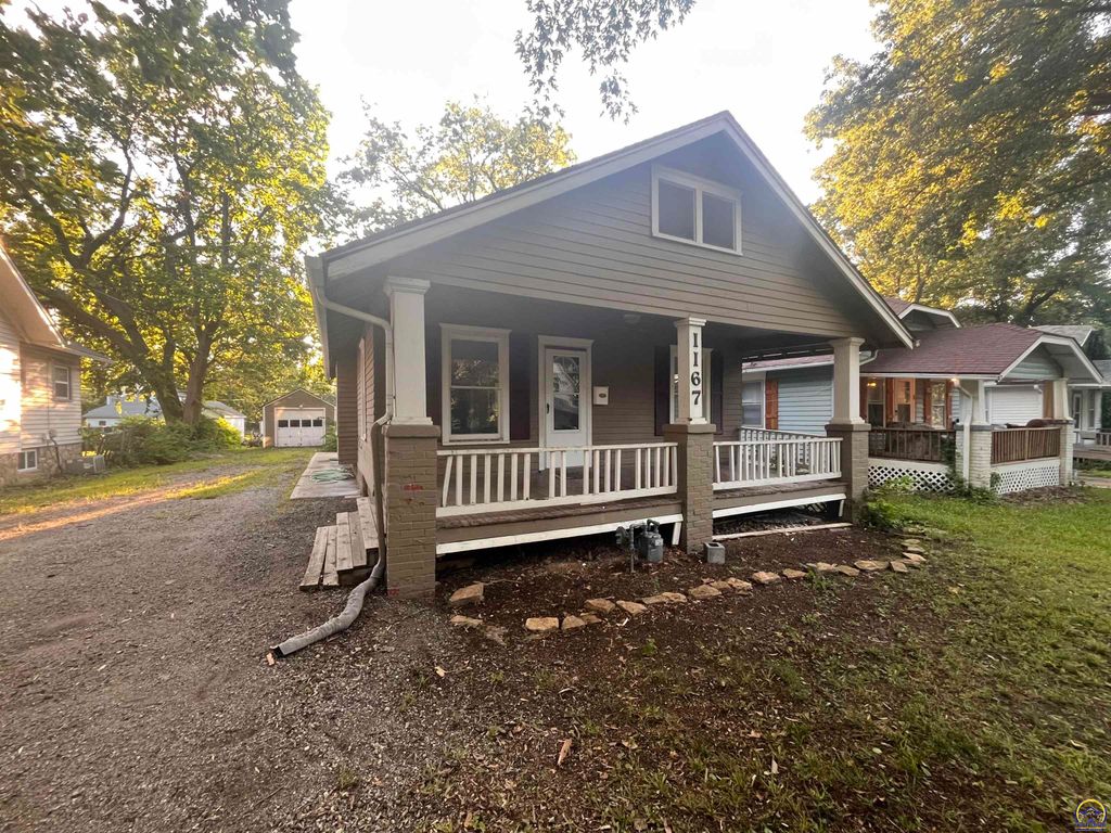 1167 SW Wayne AVE, Topeka, KS 66604
