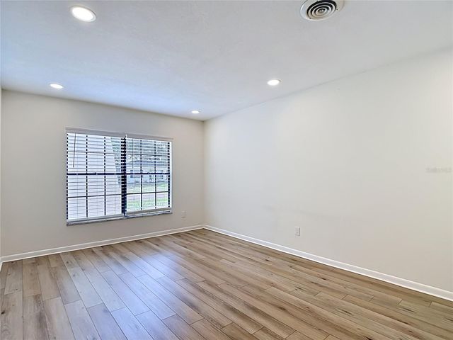 4321 FOXGLEN LANE, Tampa, FL 33624