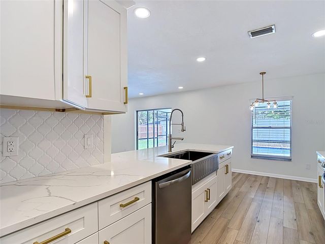4321 FOXGLEN LANE, Tampa, FL 33624
