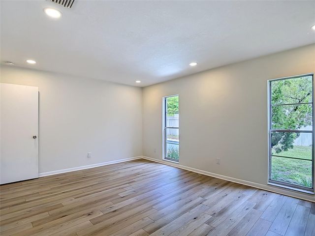 4321 FOXGLEN LANE, Tampa, FL 33624