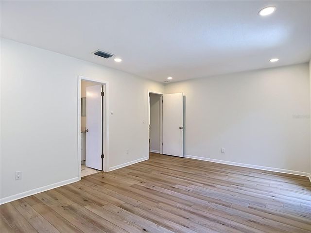 4321 FOXGLEN LANE, Tampa, FL 33624