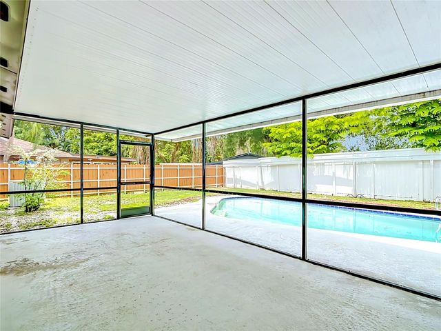 4321 FOXGLEN LANE, Tampa, FL 33624