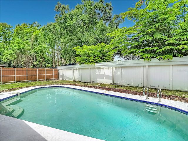 4321 FOXGLEN LANE, Tampa, FL 33624