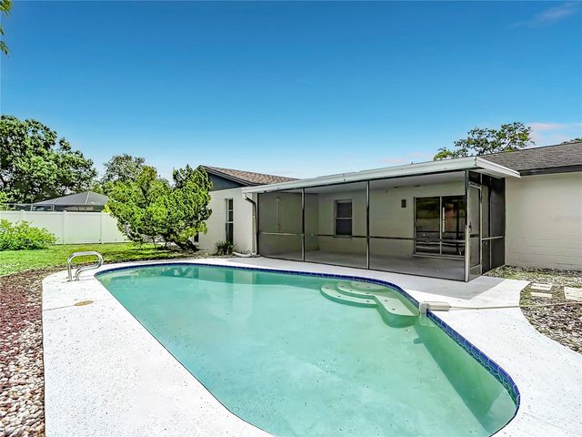 4321 FOXGLEN LANE, Tampa, FL 33624