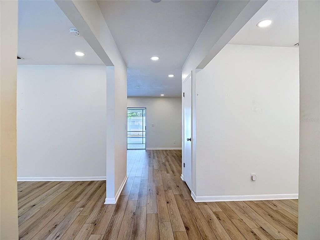 Image 11 of property listing at 4321 FOXGLEN LANE, Tampa, FL 33624