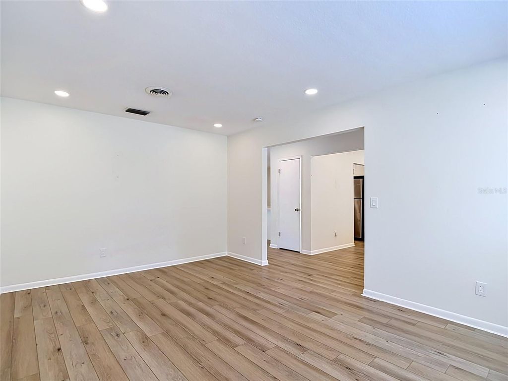 Image 16 of property listing at 4321 FOXGLEN LANE, Tampa, FL 33624