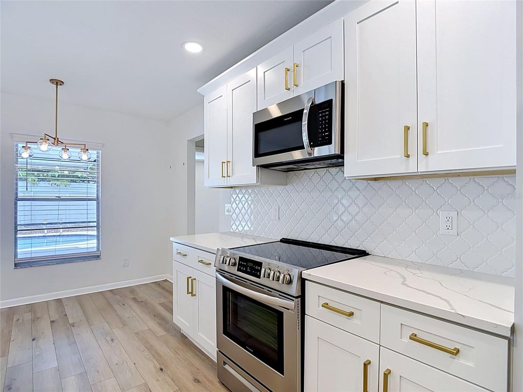 Image 24 of property listing at 4321 FOXGLEN LANE, Tampa, FL 33624