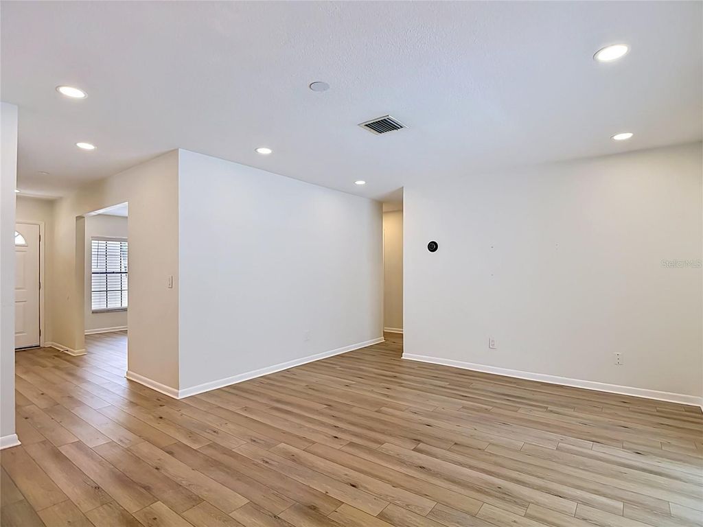Image 31 of property listing at 4321 FOXGLEN LANE, Tampa, FL 33624