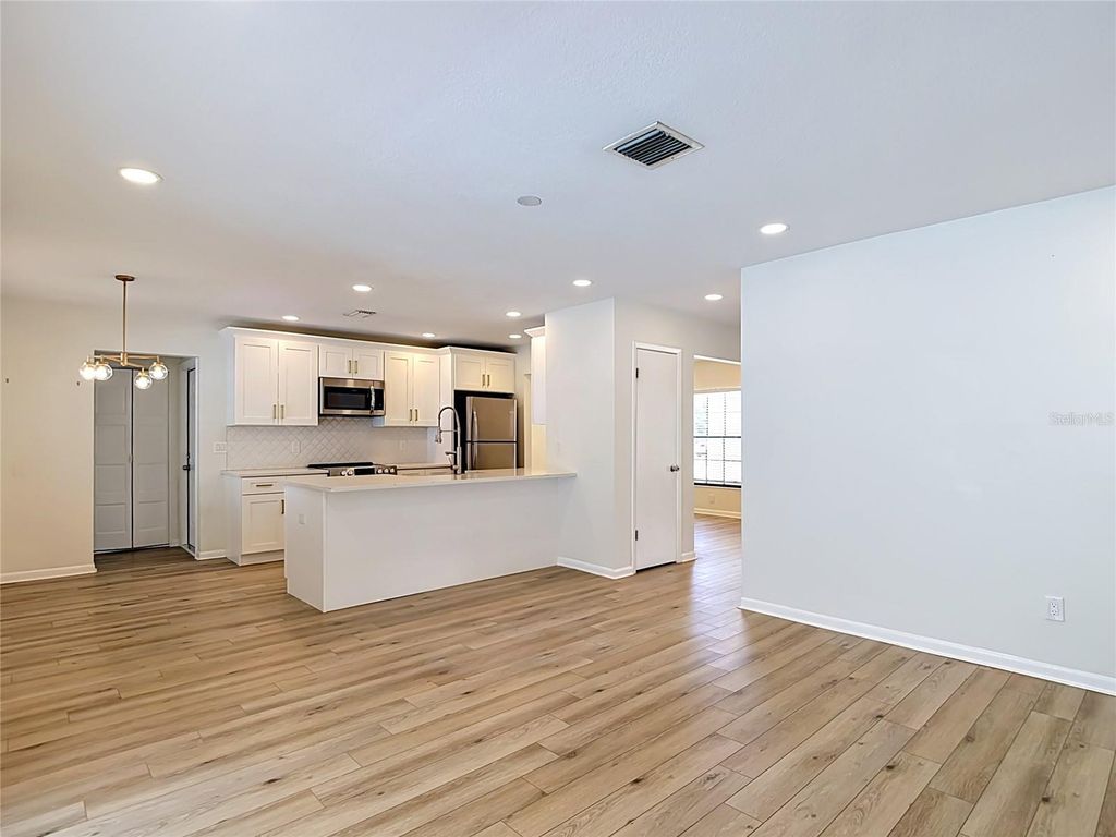 Image 32 of property listing at 4321 FOXGLEN LANE, Tampa, FL 33624
