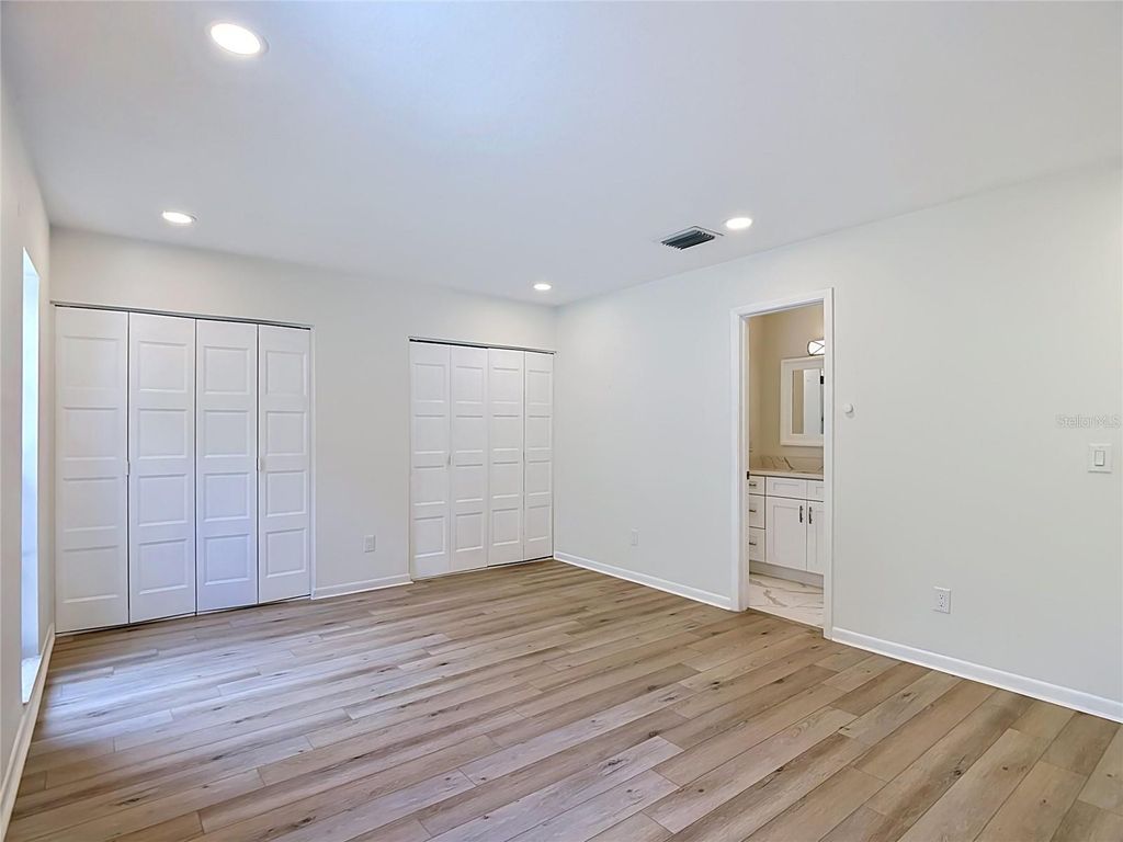 Image 36 of property listing at 4321 FOXGLEN LANE, Tampa, FL 33624