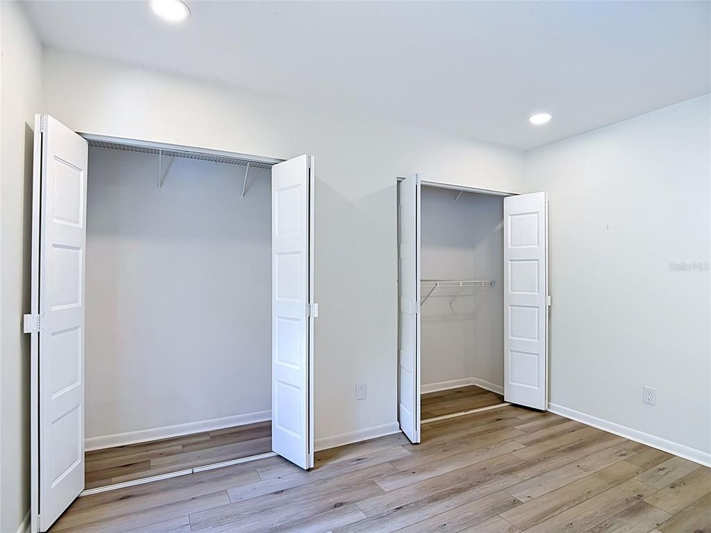 Image 37 of property listing at 4321 FOXGLEN LANE, Tampa, FL 33624