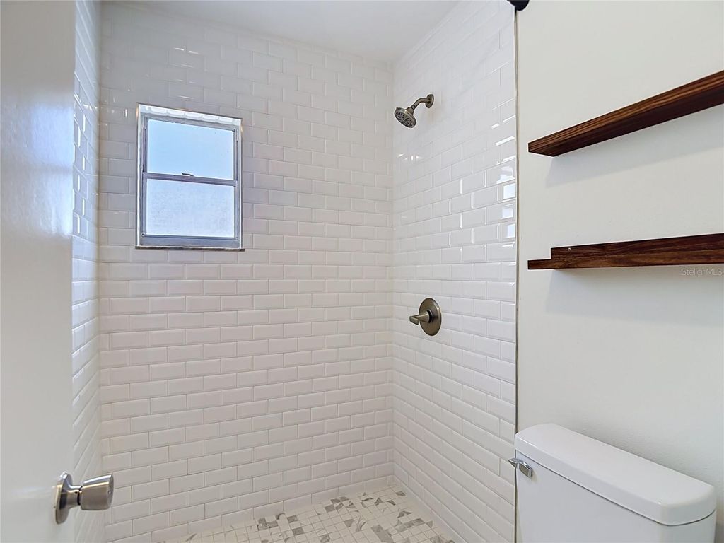 Image 39 of property listing at 4321 FOXGLEN LANE, Tampa, FL 33624