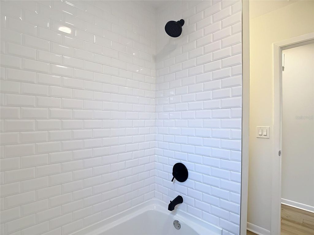 Image 40 of property listing at 4321 FOXGLEN LANE, Tampa, FL 33624