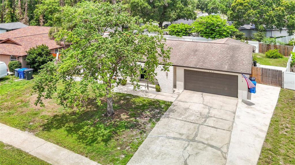 Image 5 of property listing at 4321 FOXGLEN LANE, Tampa, FL 33624