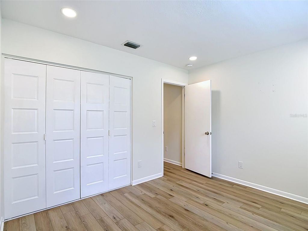 Image 43 of property listing at 4321 FOXGLEN LANE, Tampa, FL 33624