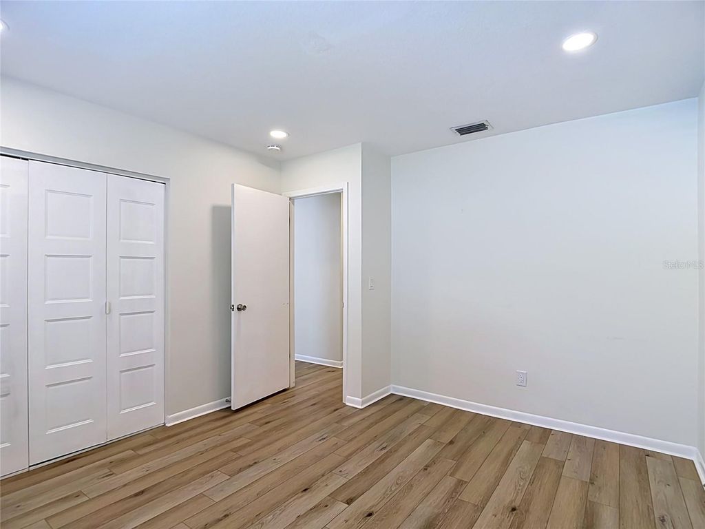 Image 48 of property listing at 4321 FOXGLEN LANE, Tampa, FL 33624