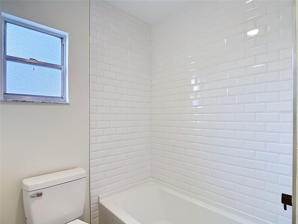 Image 52 of property listing at 4321 FOXGLEN LANE, Tampa, FL 33624