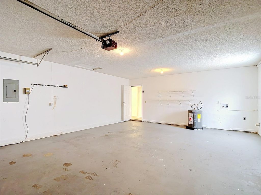 Image 55 of property listing at 4321 FOXGLEN LANE, Tampa, FL 33624