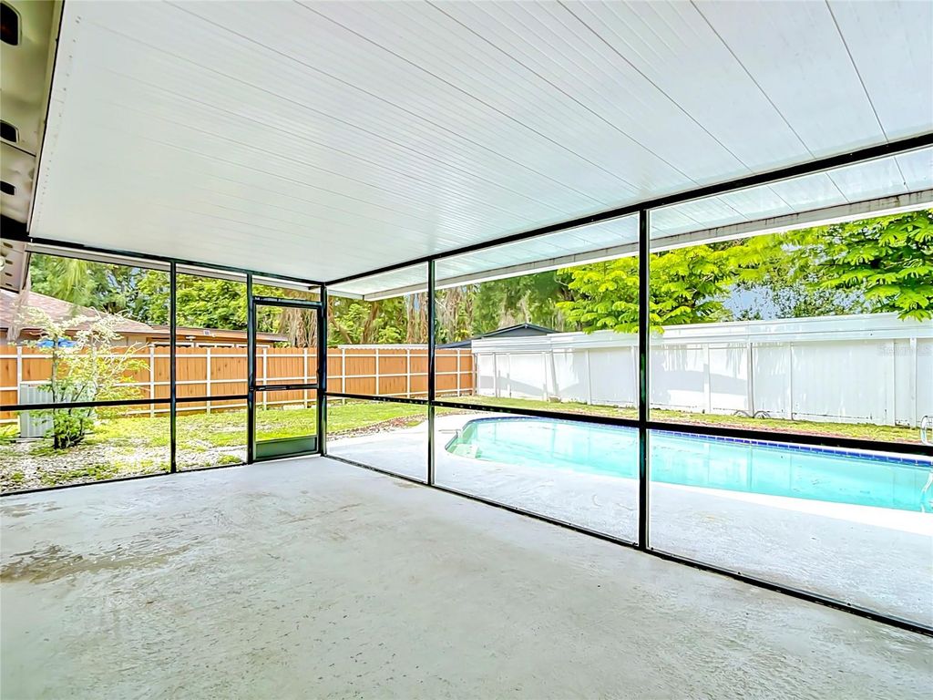 Image 57 of property listing at 4321 FOXGLEN LANE, Tampa, FL 33624