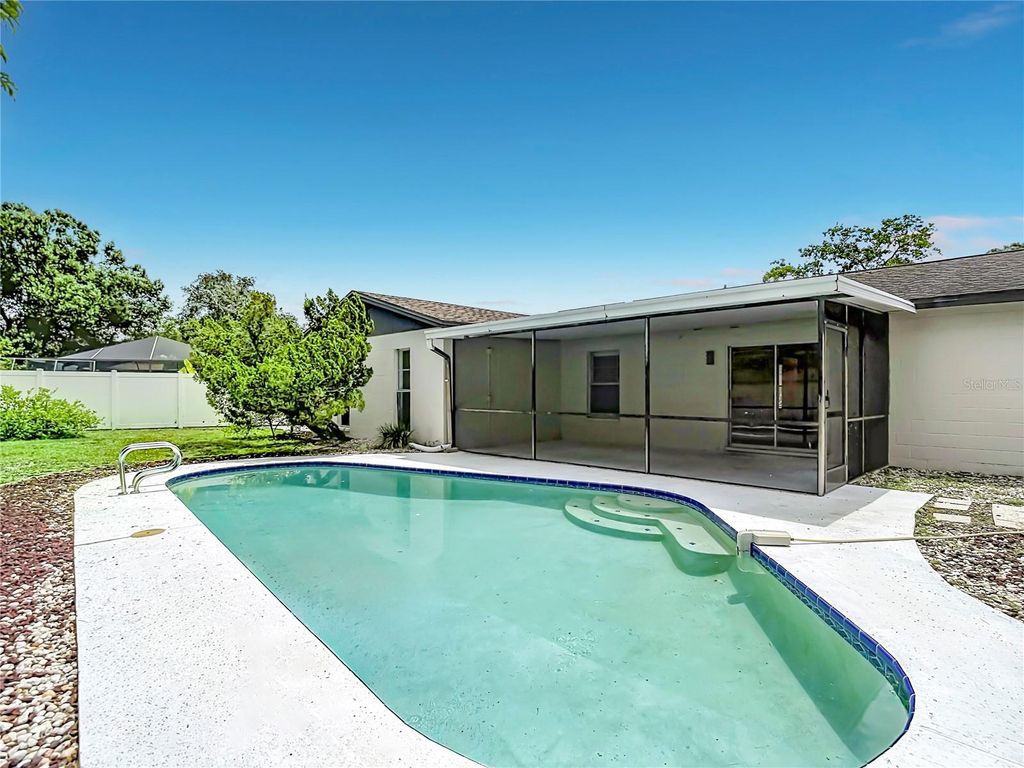Image 62 of property listing at 4321 FOXGLEN LANE, Tampa, FL 33624