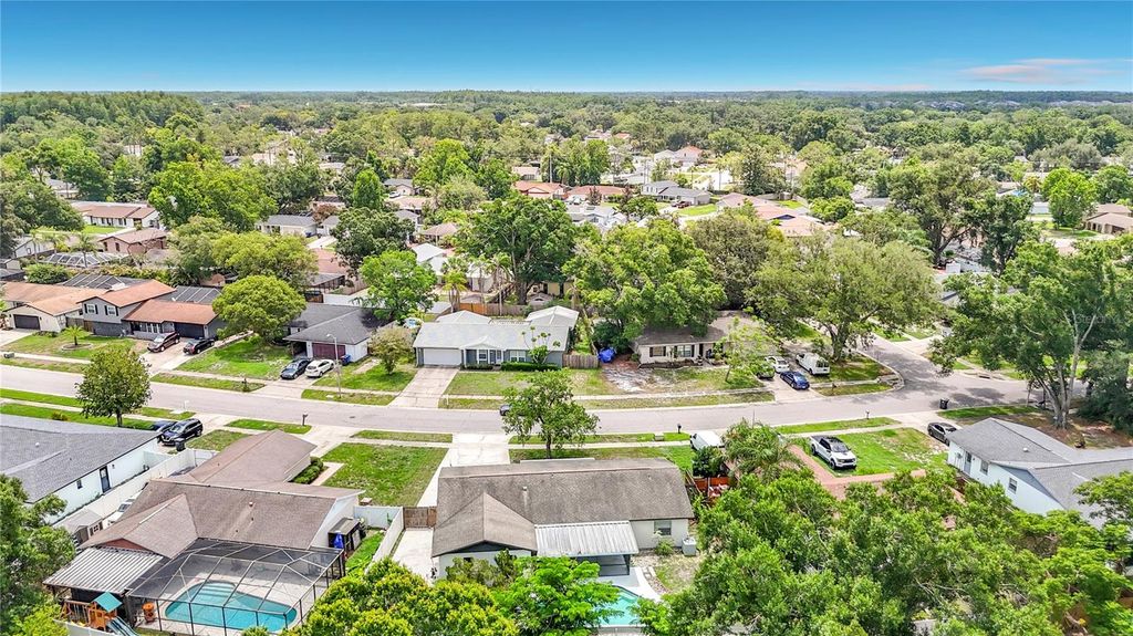 Image 69 of property listing at 4321 FOXGLEN LANE, Tampa, FL 33624