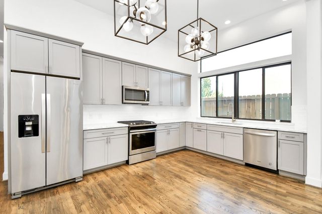 732 W 22nd Street A, Houston, TX 77008