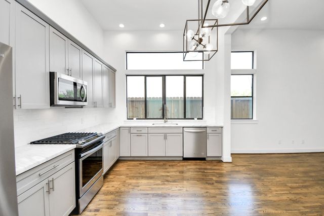 732 W 22nd Street A, Houston, TX 77008