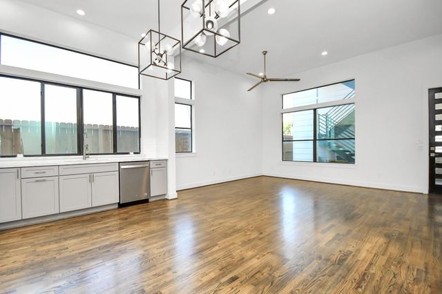732 W 22nd Street A, Houston, TX 77008